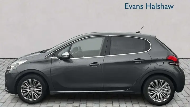 Peugeot 208 2015 photo 4