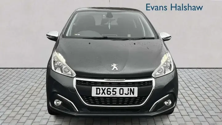 Peugeot 208 2015 photo 3