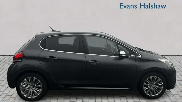 Peugeot 208 2015 photo 2
