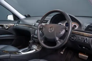 Mercedes-Benz E 55 2004 photo 4