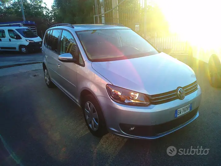Volkswagen Touran 2014 photo 2
