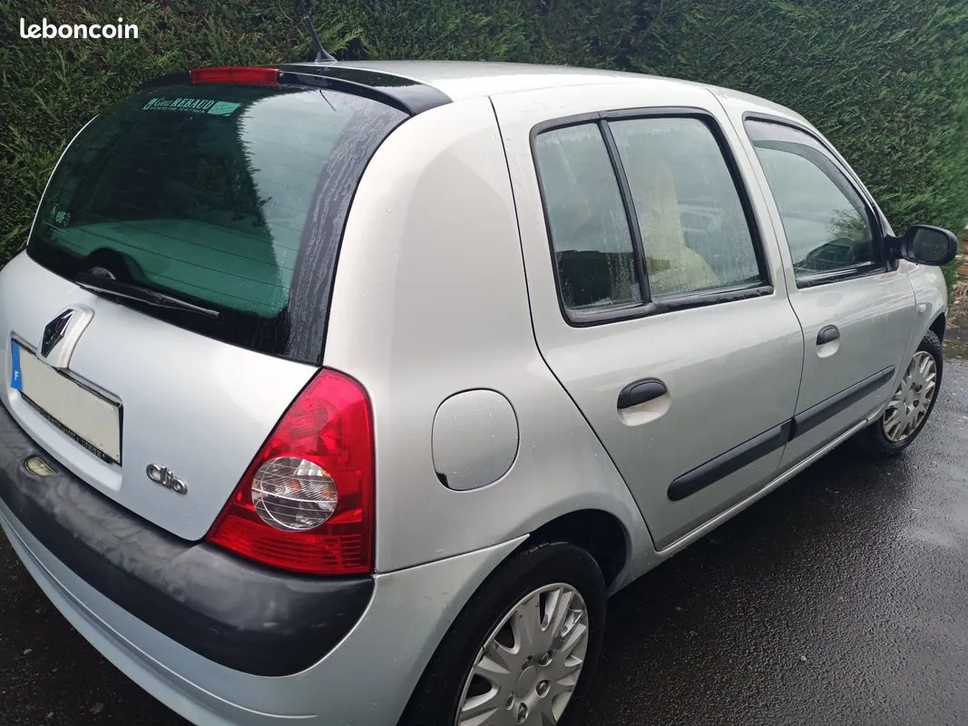 Renault Clio 2003 photo 2
