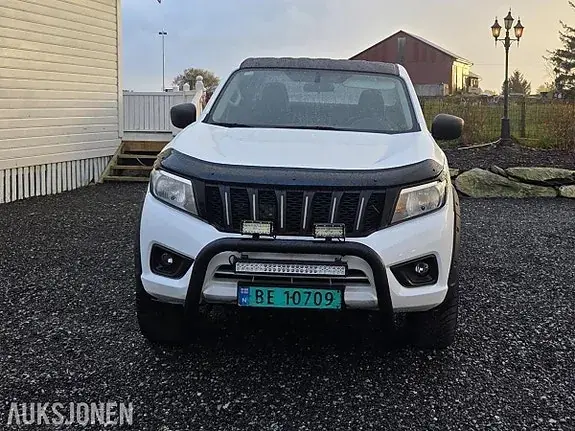 Nissan Navara 2017 photo 4