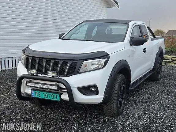 Nissan Navara 2017 photo 2