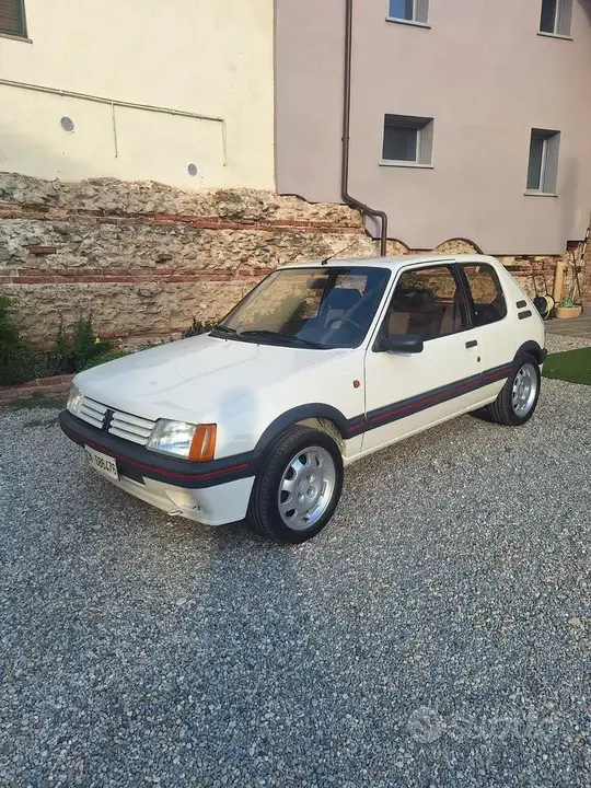 Peugeot 205