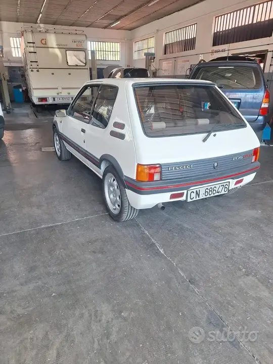 Peugeot 205 1988 photo 3