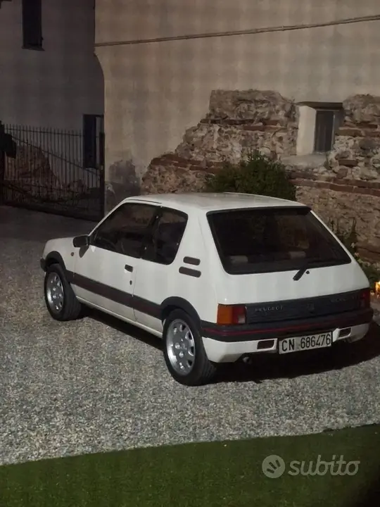 Peugeot 205 1988 photo 2