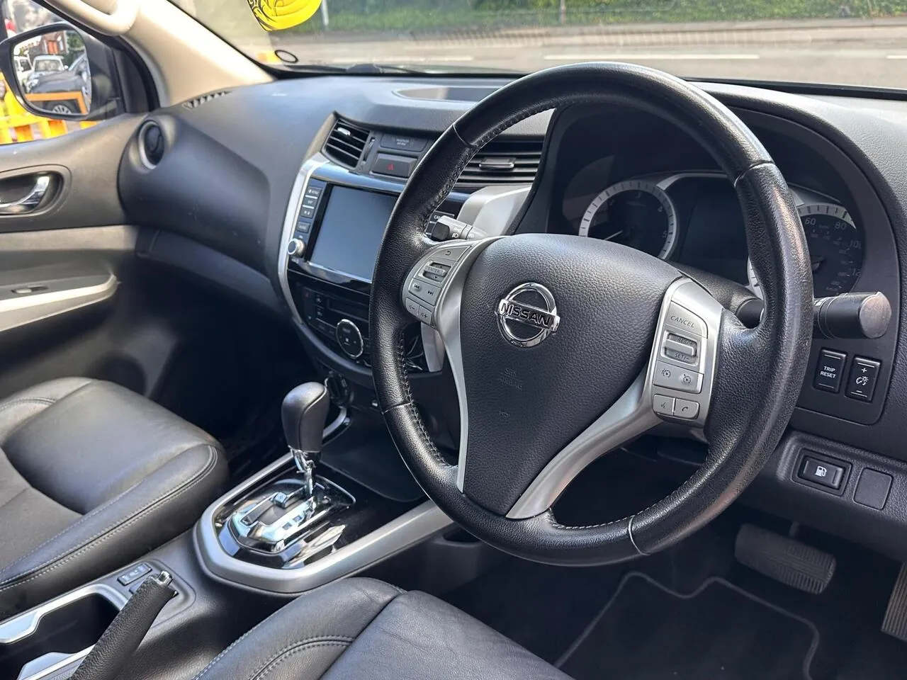 Nissan Navara 2021 photo 2