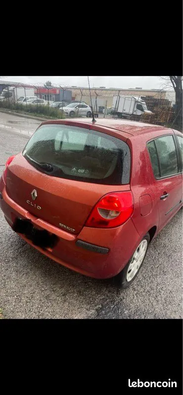 Renault Clio 2005 photo 2