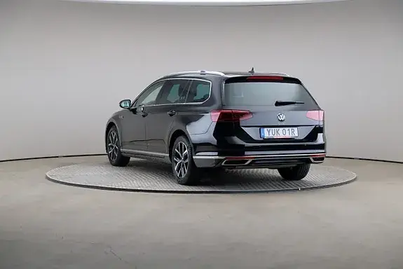 Volkswagen Passat 2022 photo 2
