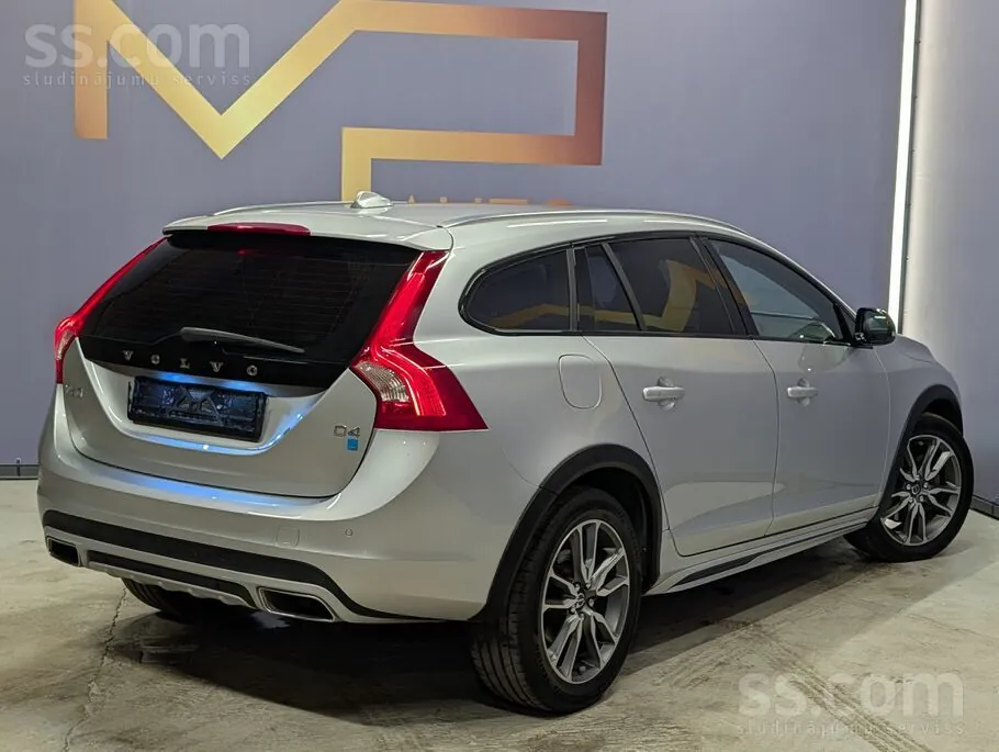 Volvo V60 Cross Country 2016 photo 4