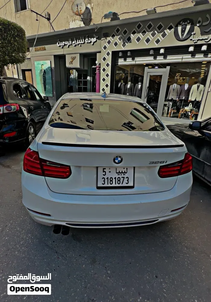 BMW 3 Series 2012 photo 2
