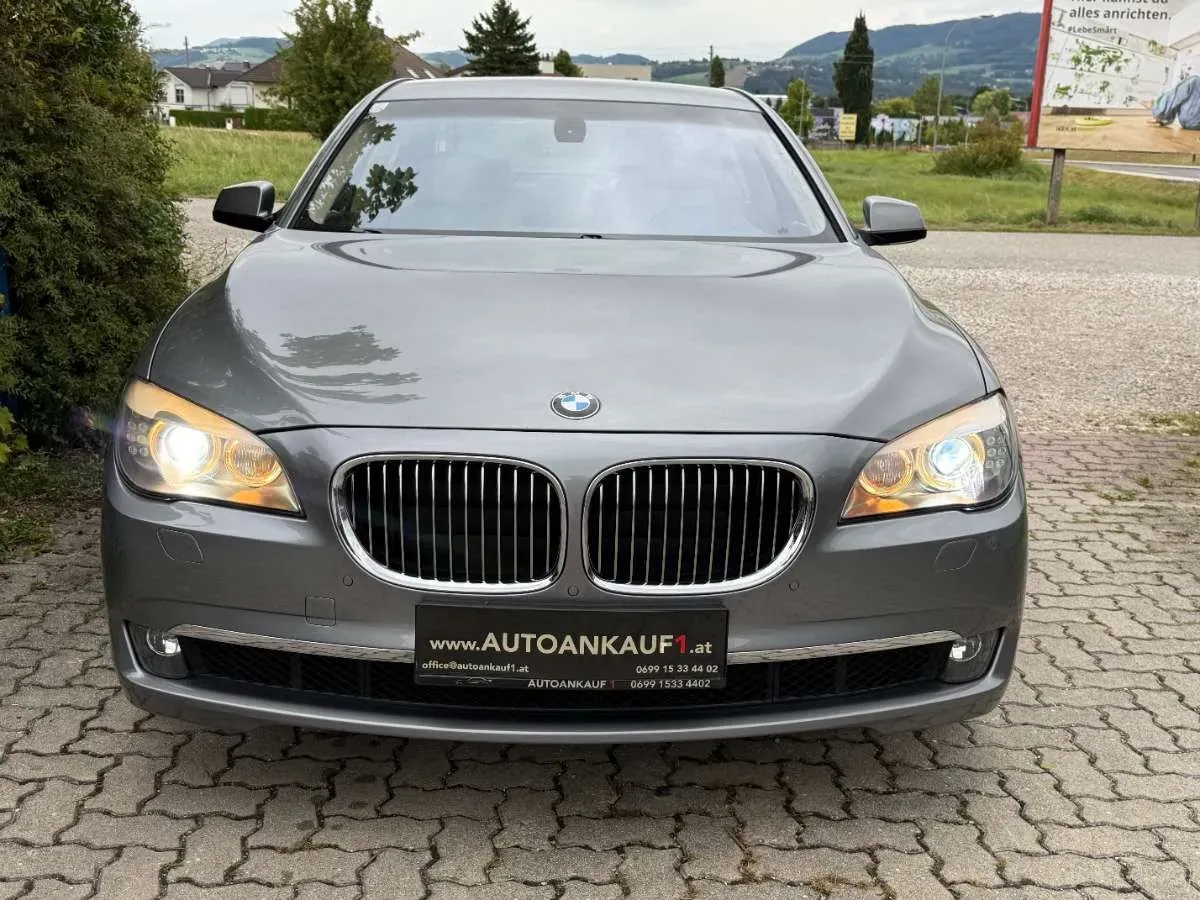 BMW 7 Series 2009 photo 3