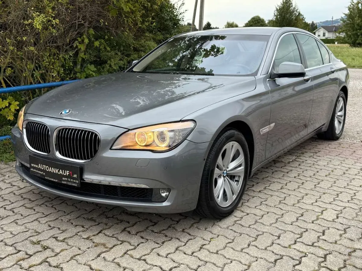 BMW 7 Series 2009 photo 2