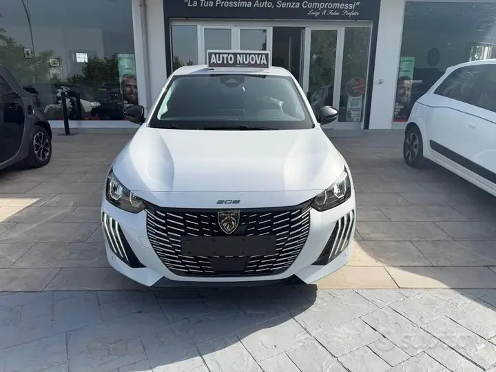 Peugeot 208 photo 2