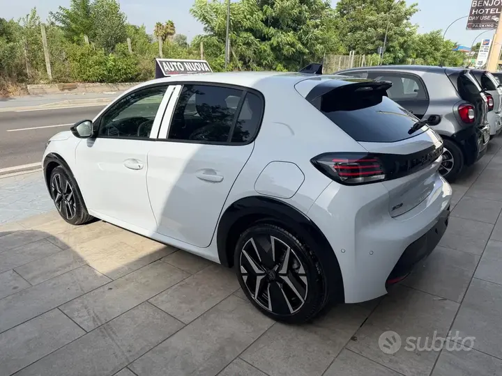 Peugeot 208 photo 5