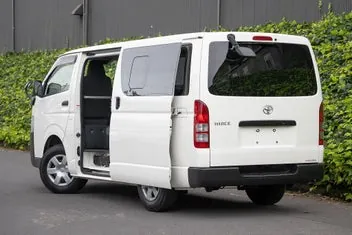 Toyota Hiace 2022 photo 3