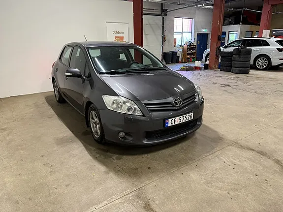Toyota Auris 2011 photo 5