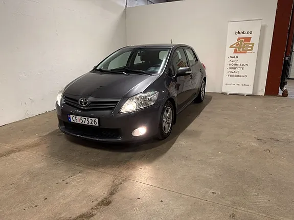 Toyota Auris 2011 photo 2