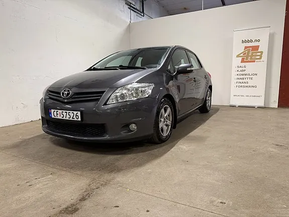 Toyota Auris 2011 photo 3