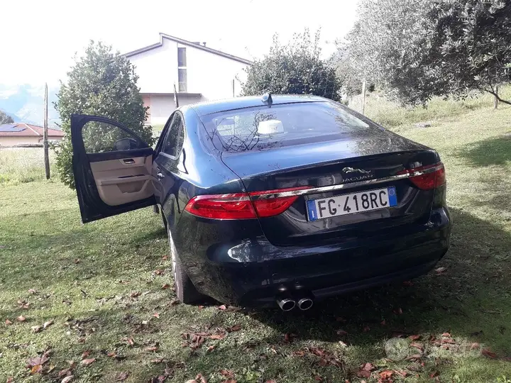 Jaguar Xf 2017 photo 2