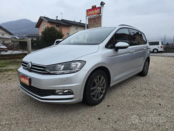 Volkswagen Touran 2016 photo 2