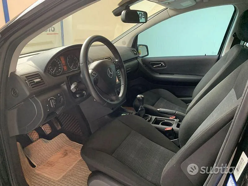 Mercedes-Benz A 150 2009 photo 2