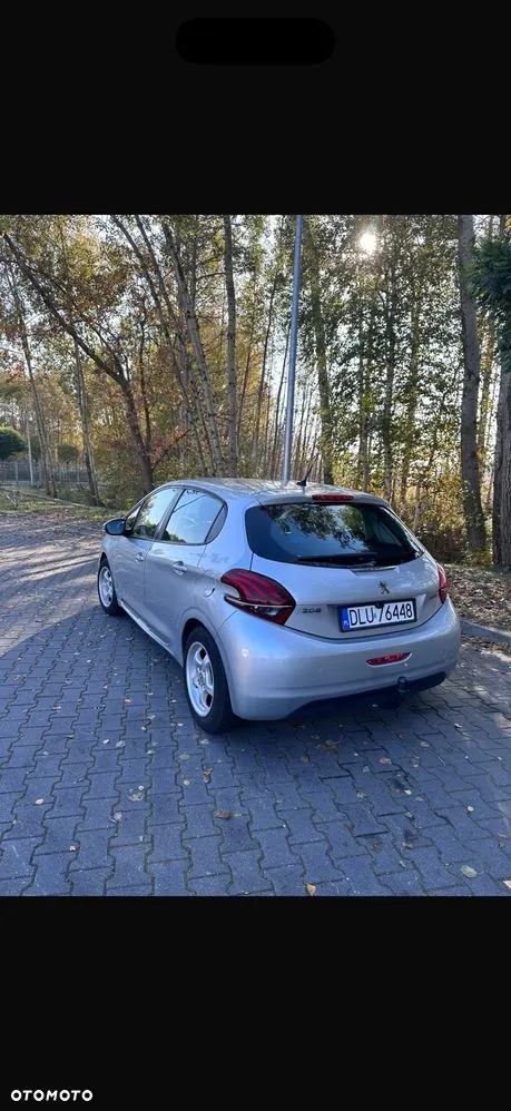 Peugeot 208 2015 photo 3