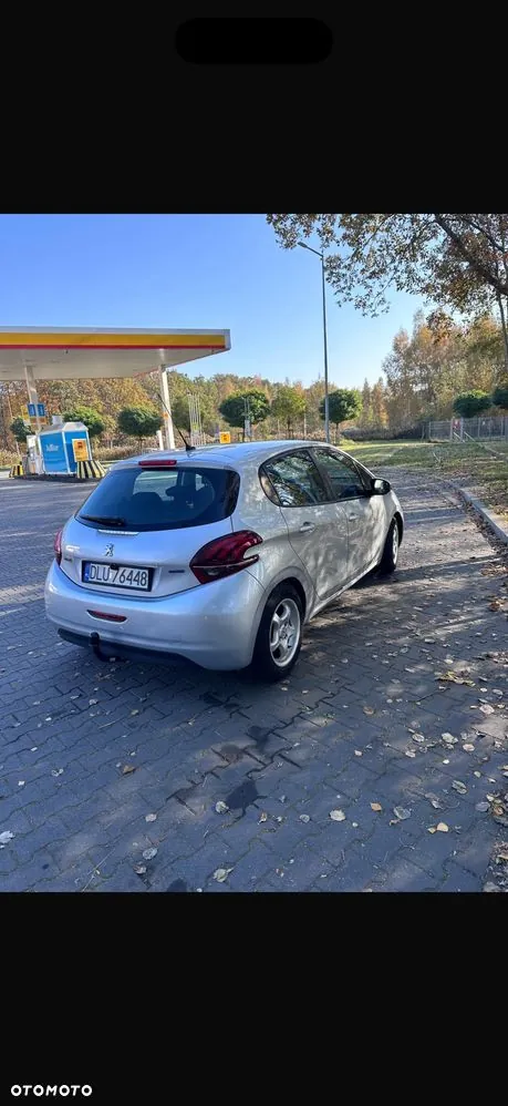 Peugeot 208 2015 photo 4