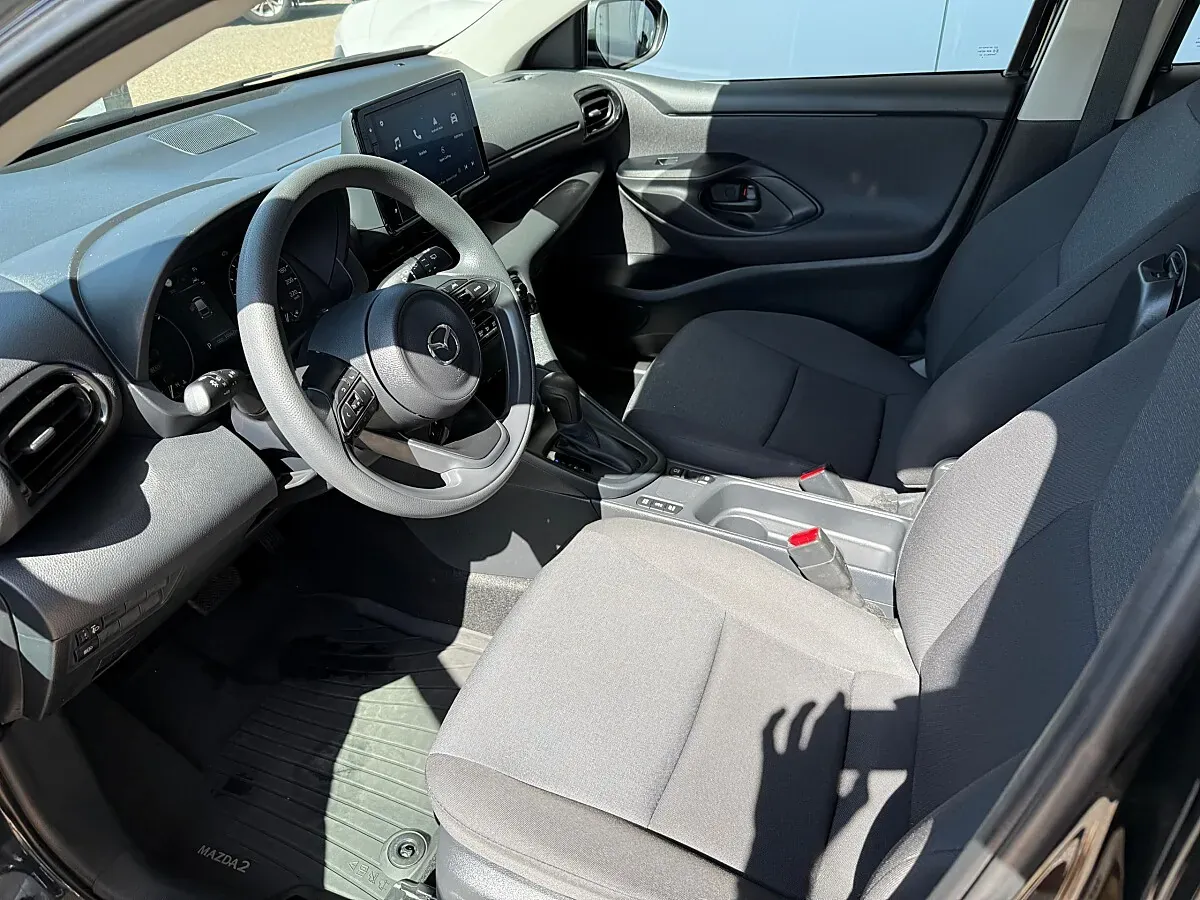 Mazda Mazda2 2024 photo 3