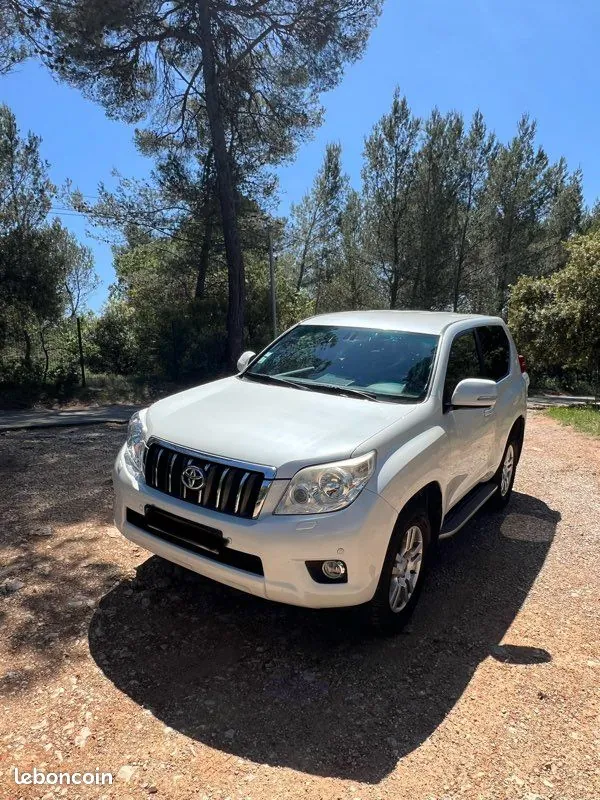 Toyota Land Cruiser 2010 photo 2