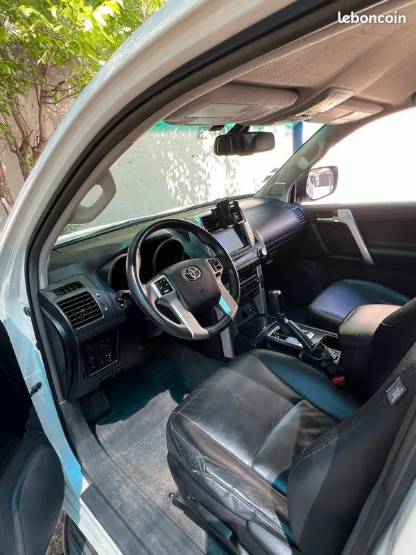 Toyota Land Cruiser 2010 photo 3