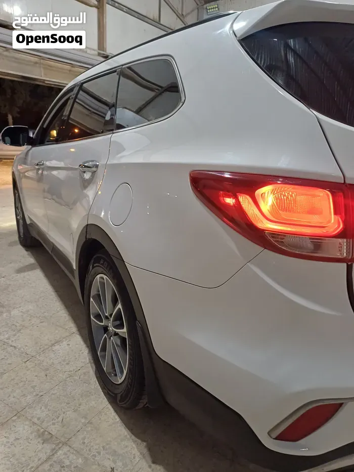Hyundai Santa Fe 2017 photo 3