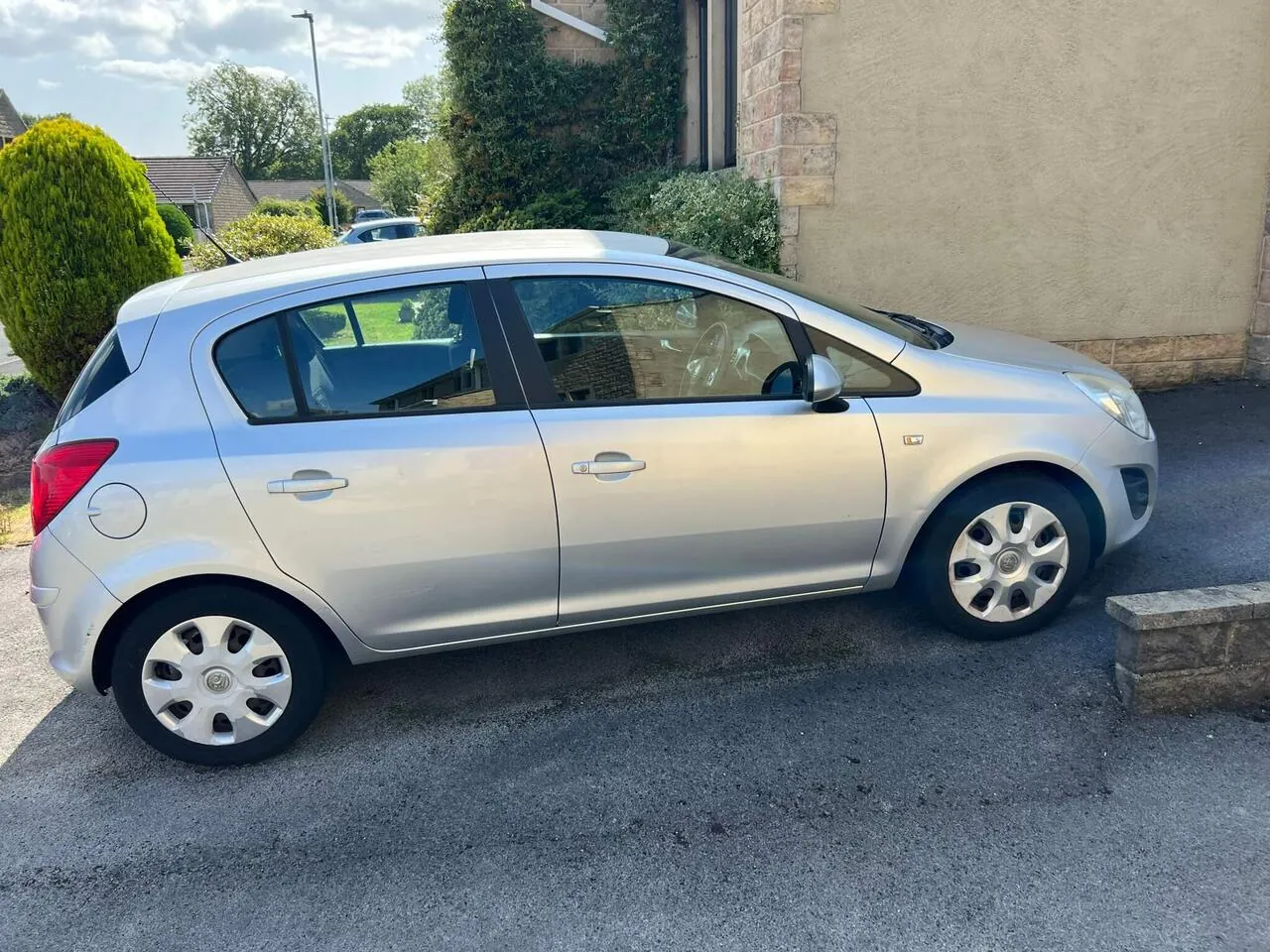Vauxhall Corsa 2011 photo 2