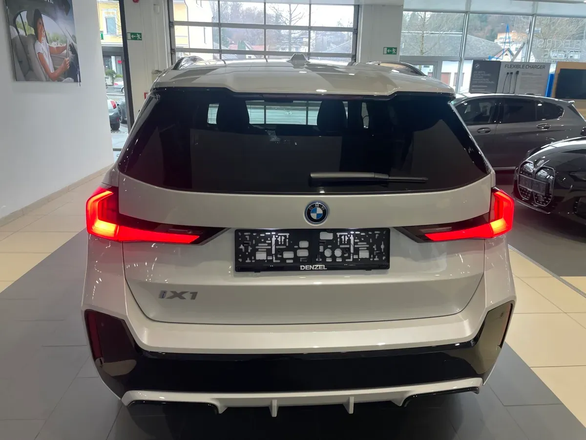BMW Ix1 2025 photo 3