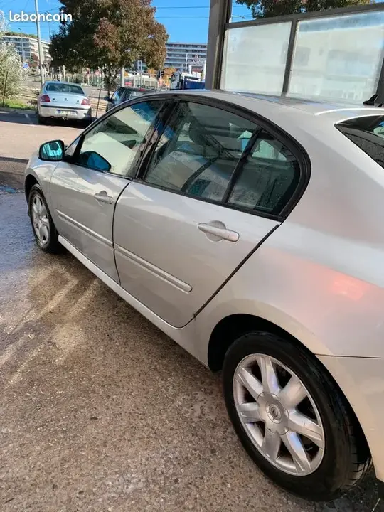 Renault Laguna 2008 photo 3