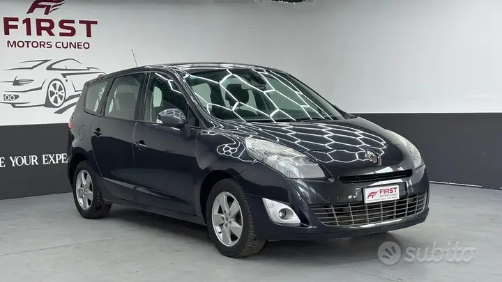 Renault Scenic 2011 photo 2