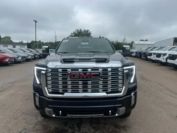 GMC Sierra 2500 2026 photo 2