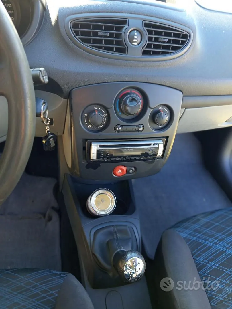Renault Clio 2006 photo 5