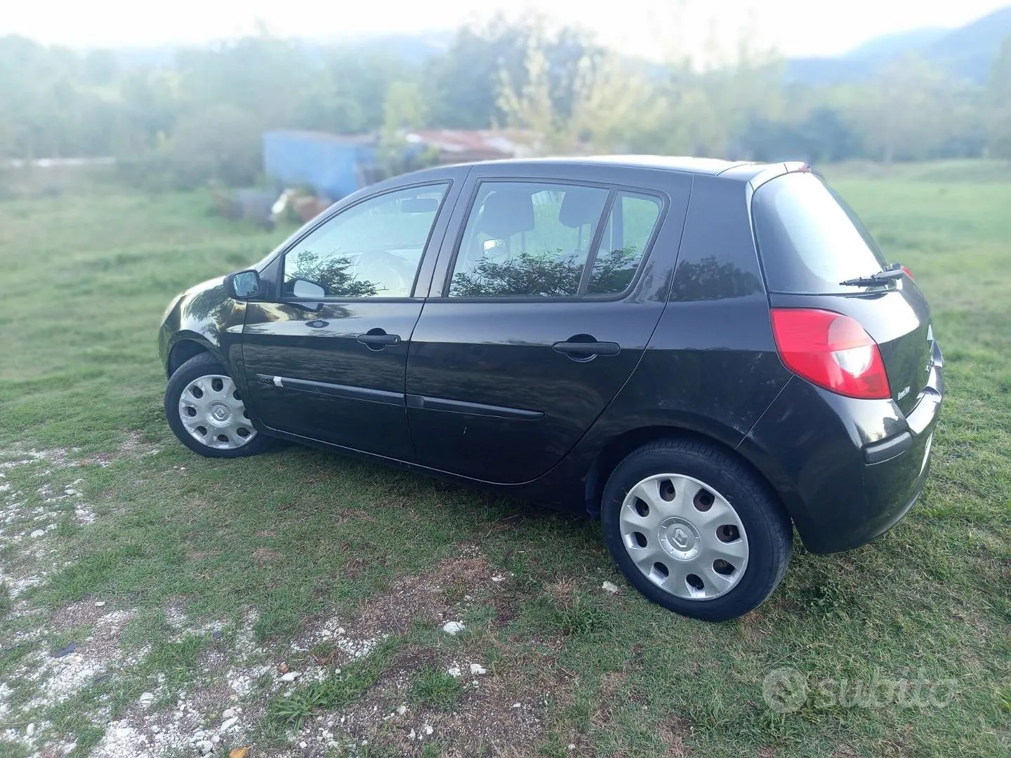 Renault Clio 2006 photo 2
