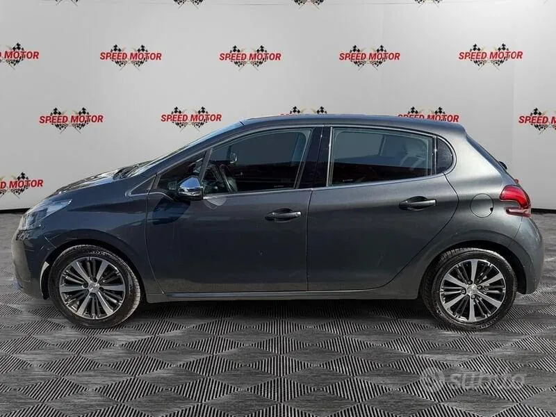 Peugeot 208 2016 photo 3