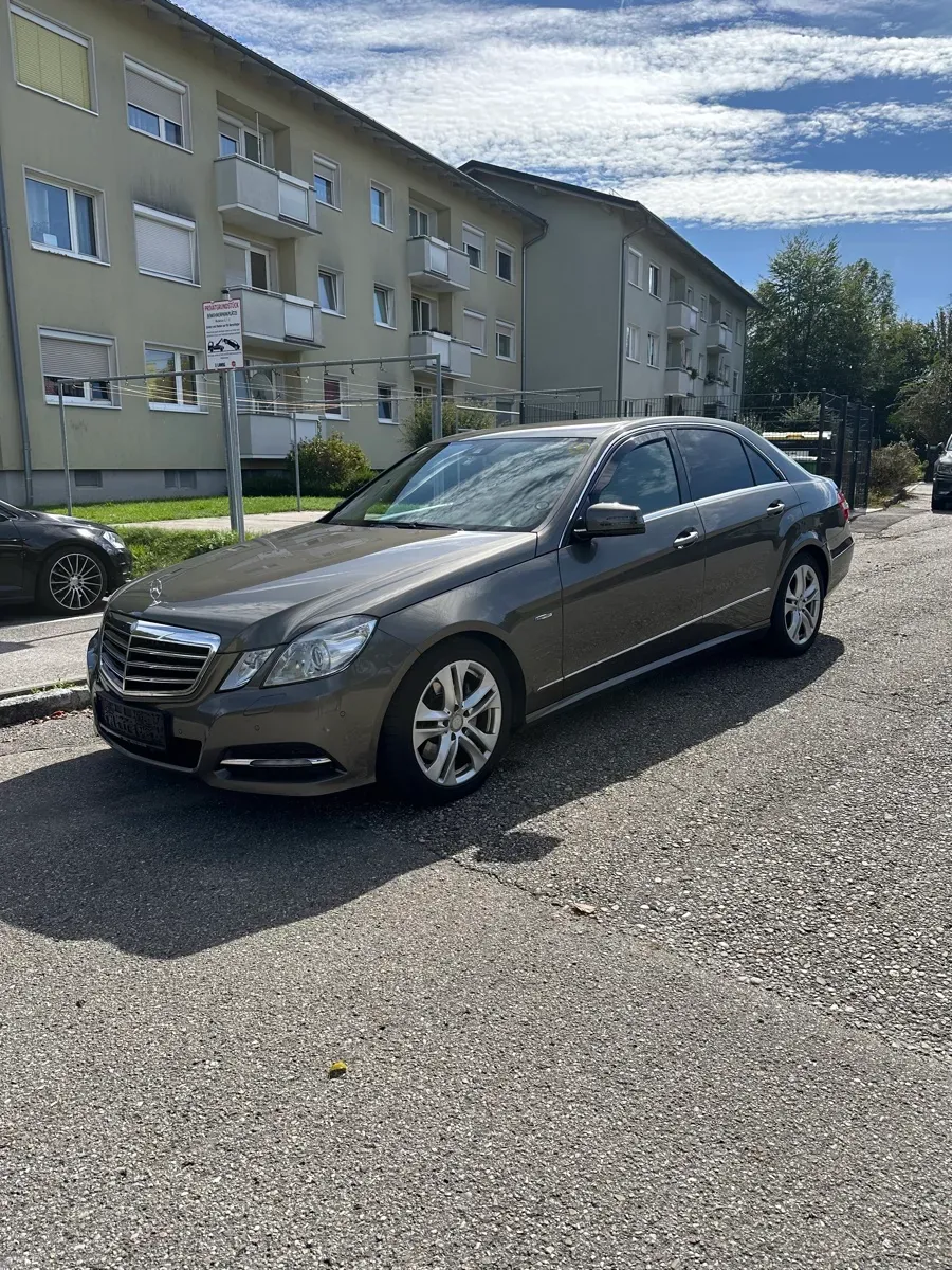 Mercedes-Benz E-Class 2011 photo 2