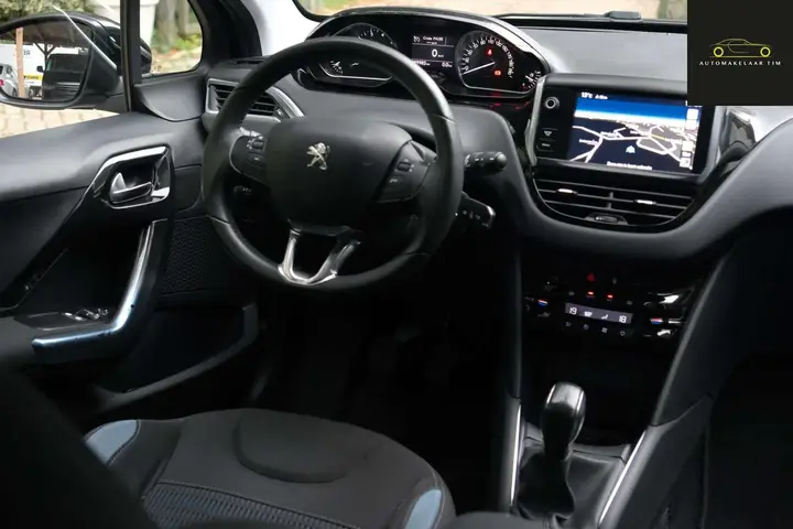 Peugeot 208 2012 photo 5