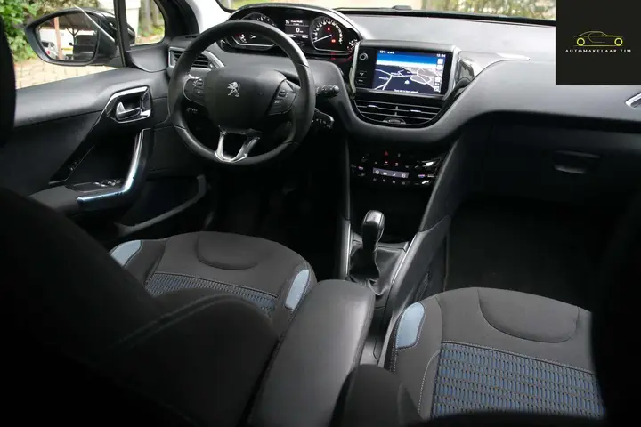 Peugeot 208 2012 photo 3