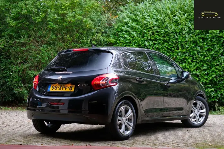 Peugeot 208 2012 photo 2