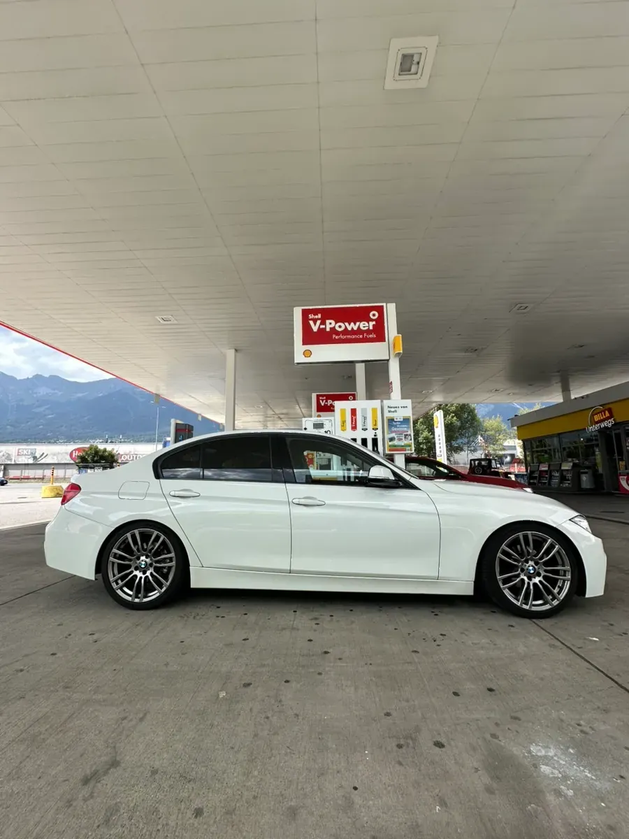 BMW 3Er-Reihe 320I 2012 photo 2