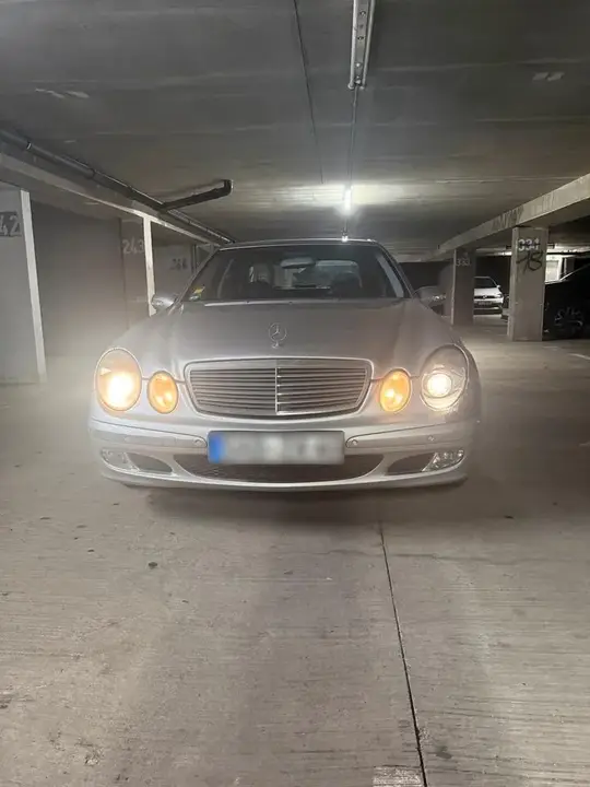 Mercedes-Benz E200