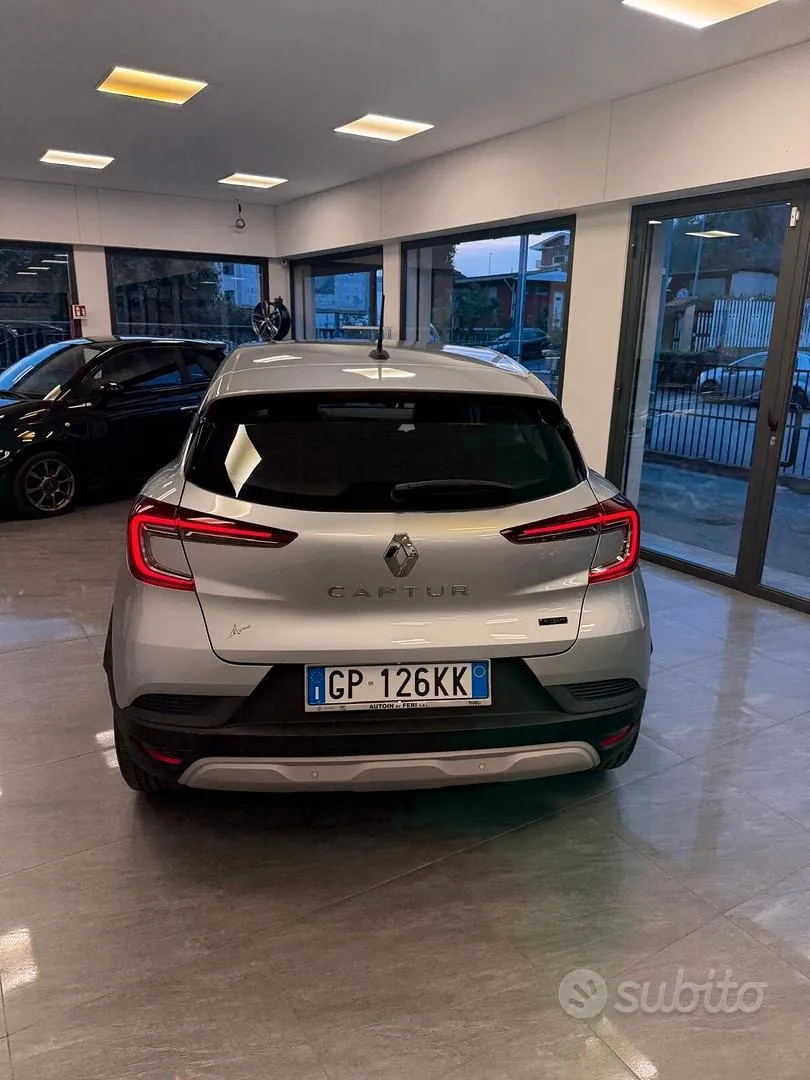 Renault Captur 2023 photo 2