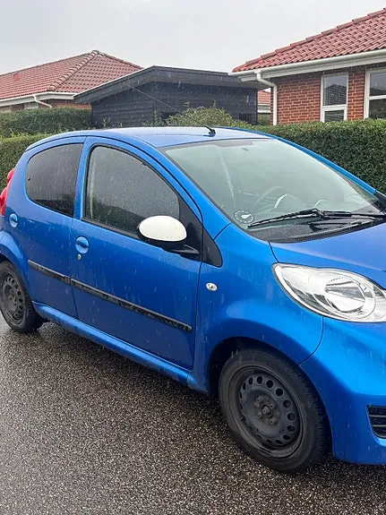 Peugeot 107 2011 photo 2