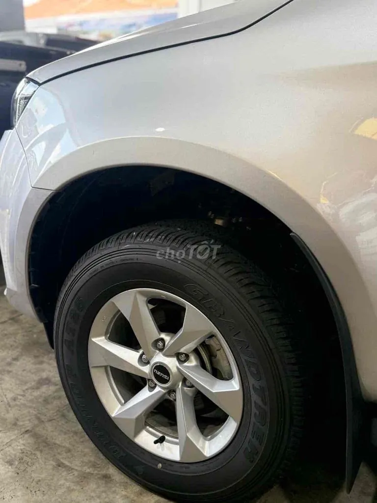 Isuzu Mu-X 2025 photo 4